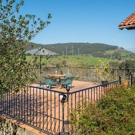 Casa Con Jardin En Gama *