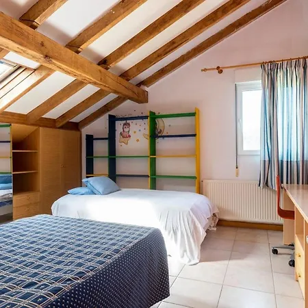 Casa Con Jardin En Gama * Bárcena de Cicero