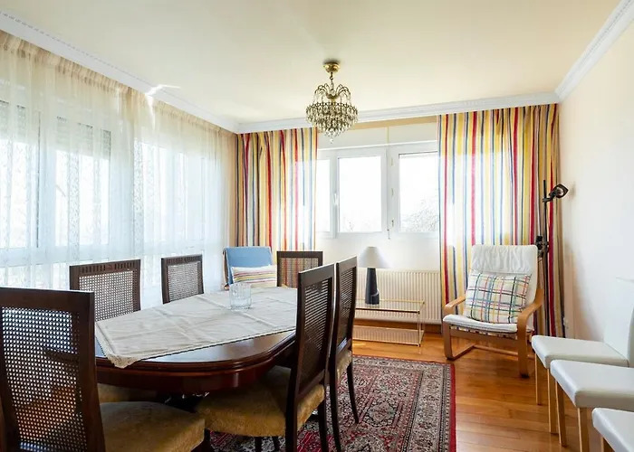 Casa Con Jardin En Gama * Bárcena de Cicero