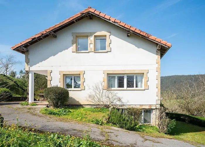 Casa Con Jardin En Gama * Bárcena de Cicero